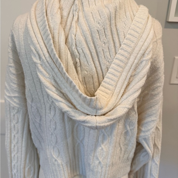 ALO Yoga White Cable Knit Cropped Sweater - Picture 9 of 11